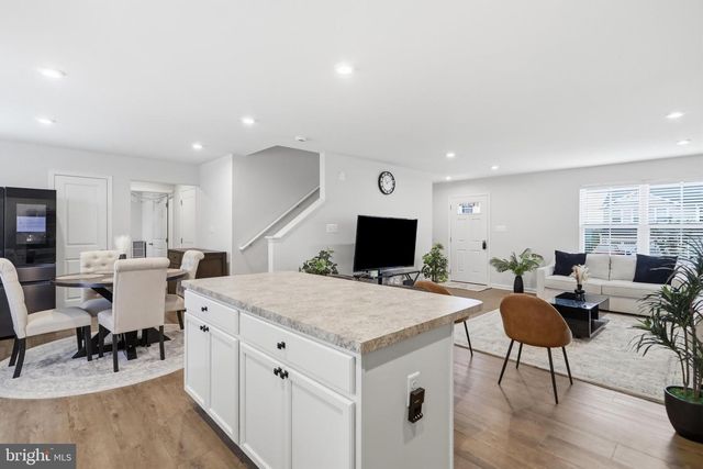 145 PERIDOT DR, Chambersburg, PA 17202