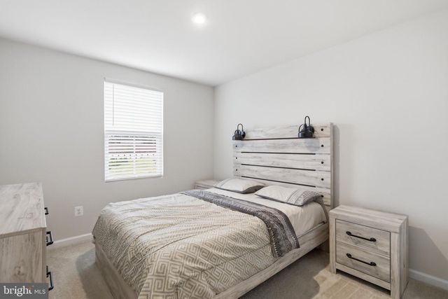 145 PERIDOT DR, Chambersburg, PA 17202