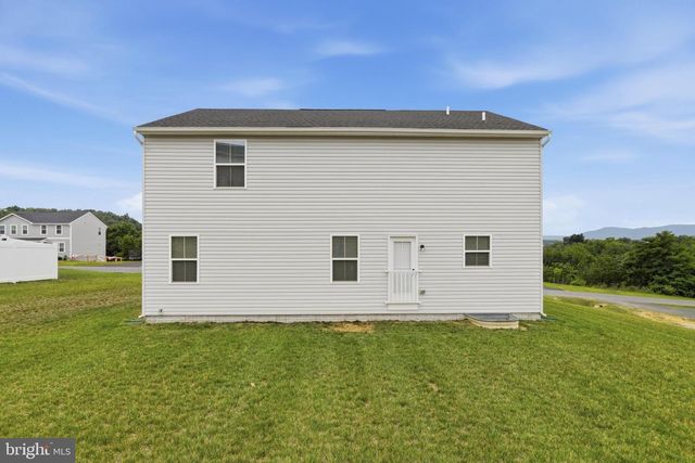 145 PERIDOT DR, Chambersburg, PA 17202