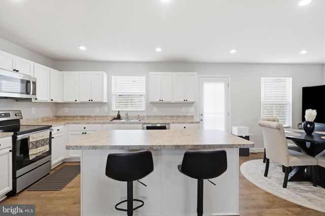 145 PERIDOT DR, Chambersburg, PA 17202