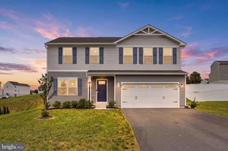 145 PERIDOT DR, Chambersburg, PA 17202