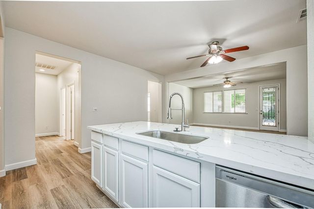 2187 N Sunny Lane, Reedley, CA 93654