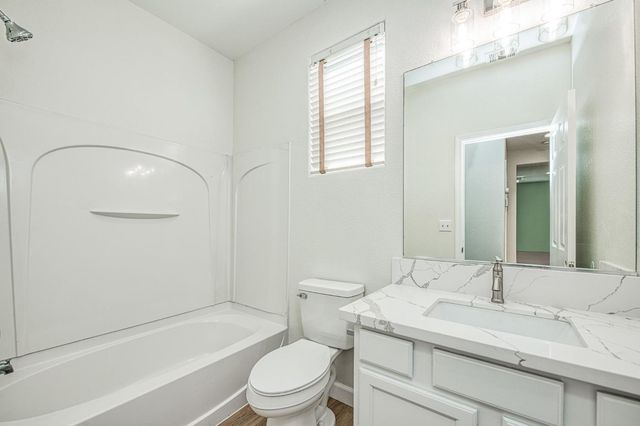 2187 N Sunny Lane, Reedley, CA 93654