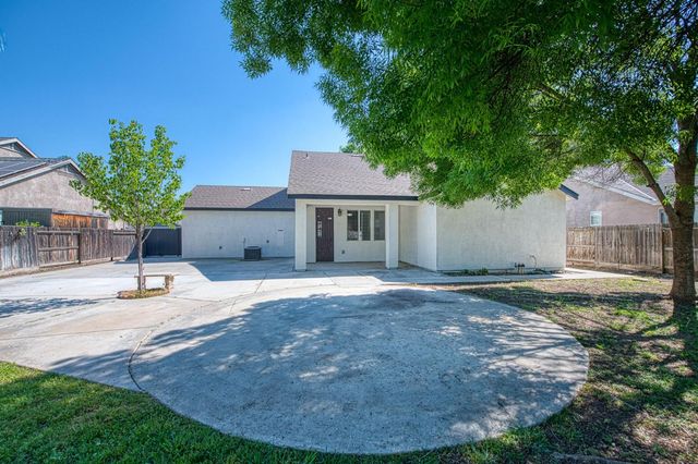 2187 N Sunny Lane, Reedley, CA 93654