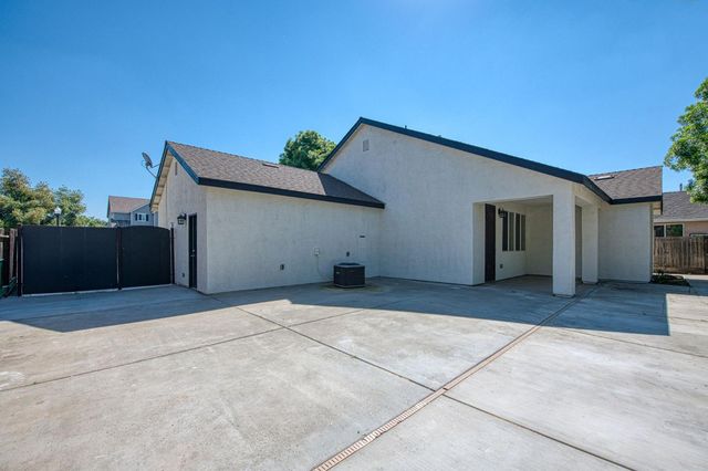 2187 N Sunny Lane, Reedley, CA 93654
