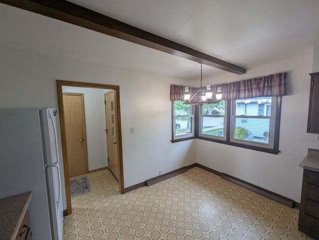 736 W 8TH AVENUE, Oshkosh, WI 54902
