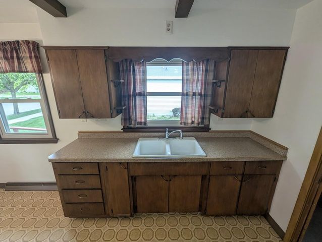 736 W 8TH AVENUE, Oshkosh, WI 54902