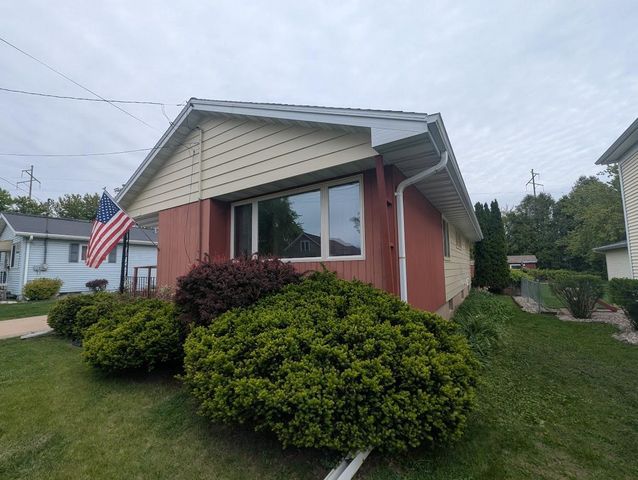 736 W 8TH AVENUE, Oshkosh, WI 54902