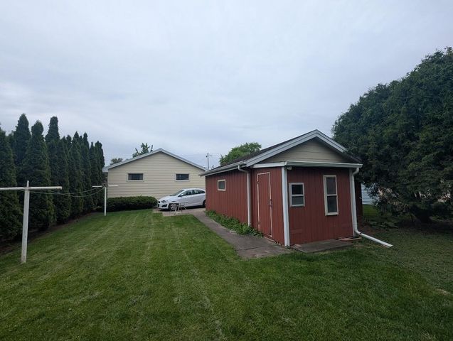 736 W 8TH AVENUE, Oshkosh, WI 54902