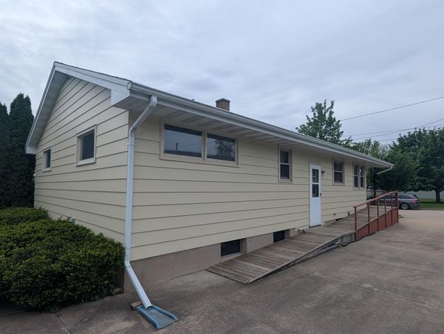 736 W 8TH AVENUE, Oshkosh, WI 54902