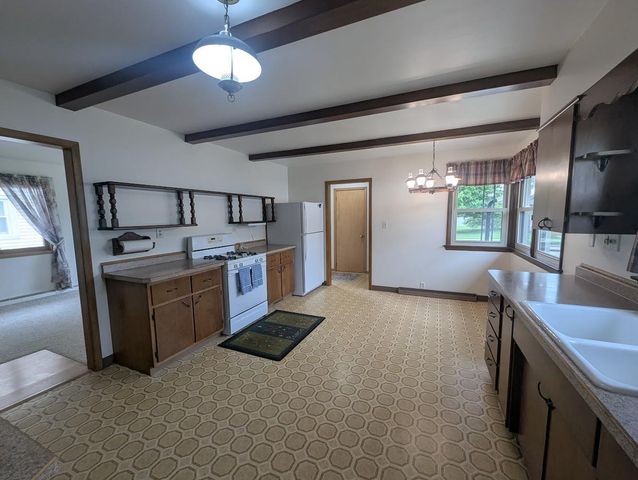 736 W 8TH AVENUE, Oshkosh, WI 54902