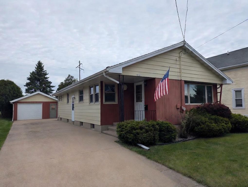 736 W 8TH AVENUE, Oshkosh, WI 54902