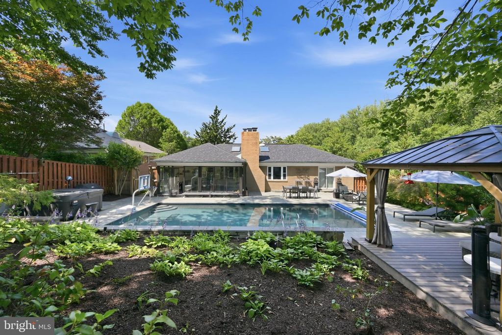 3008 DOGWOOD ST NW, Washington, DC 20015