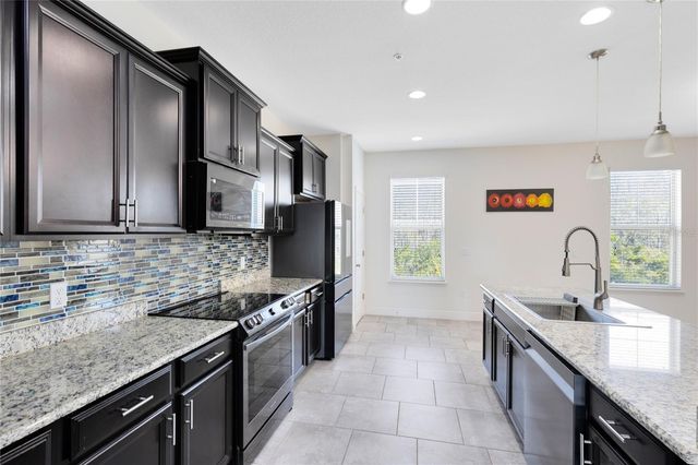 10033 TOWN LAKE DR, Orlando, FL 32832