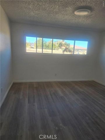 11742 Jacaranda Avenue, Hesperia, CA 92345