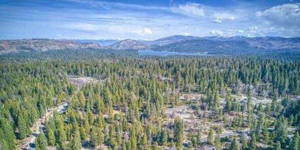 Image 3 of property listing at 42521 Opal Lane, Shaver Lake, CA 93664