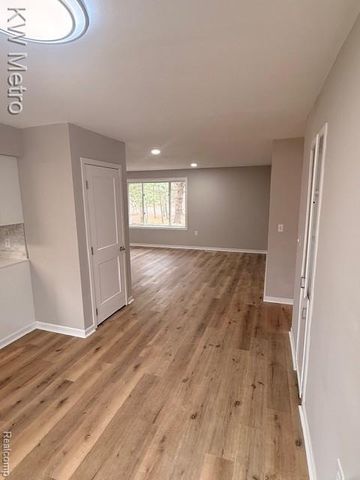 510 E Golden Pond Road, Midland, MI 48642