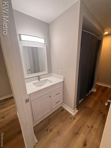 510 E Golden Pond Road, Midland, MI 48642