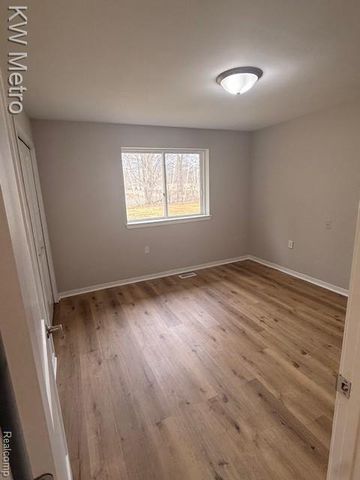 510 E Golden Pond Road, Midland, MI 48642