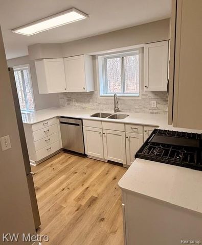 510 E Golden Pond Road, Midland, MI 48642