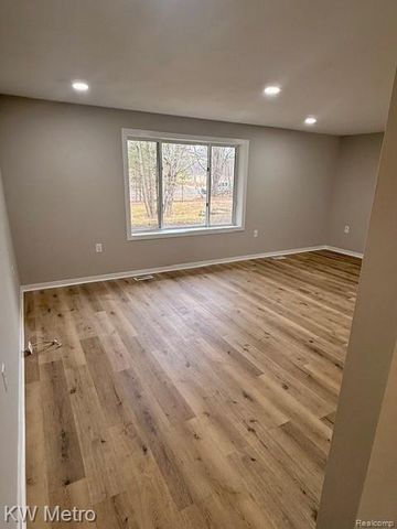 510 E Golden Pond Road, Midland, MI 48642