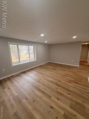 510 E Golden Pond Road, Midland, MI 48642