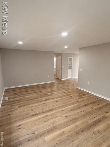 510 E Golden Pond Road, Midland, MI 48642