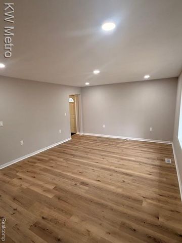 510 E Golden Pond Road, Midland, MI 48642