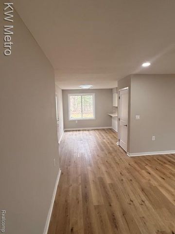 510 E Golden Pond Road, Midland, MI 48642