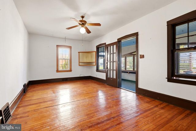 88 MANOR AVE, Oaklyn, NJ 08107