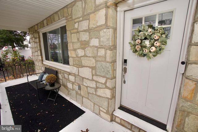 907 BATH RD, Bristol, PA 19007