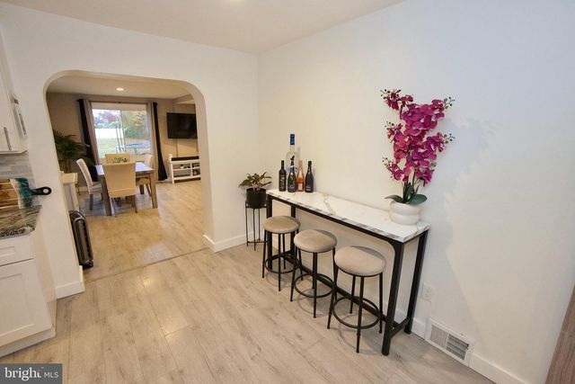 907 BATH RD, Bristol, PA 19007