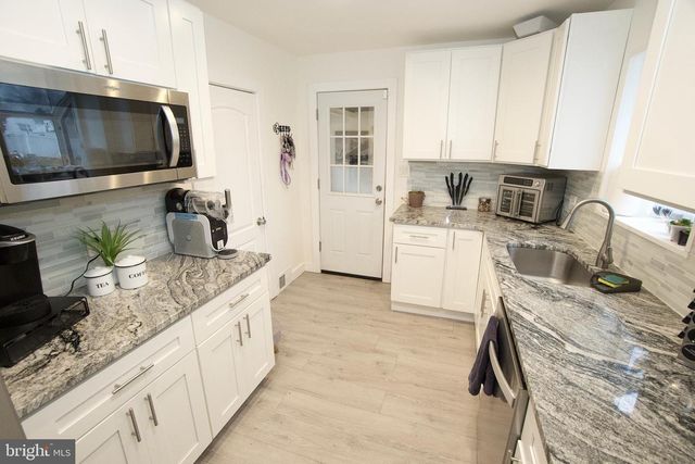 907 BATH RD, Bristol, PA 19007