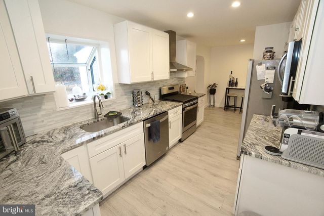 907 BATH RD, Bristol, PA 19007