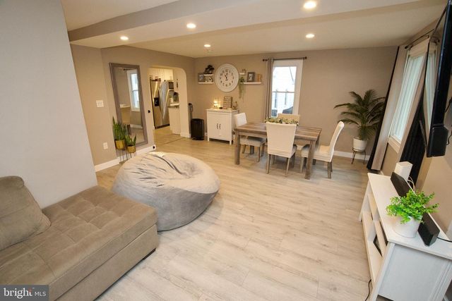 907 BATH RD, Bristol, PA 19007