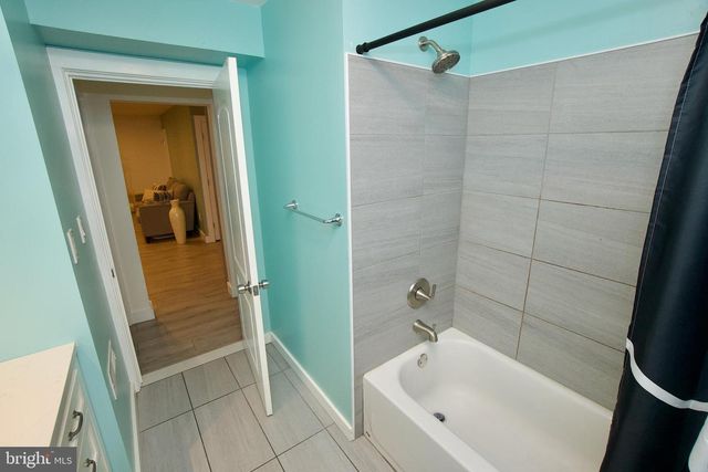 907 BATH RD, Bristol, PA 19007