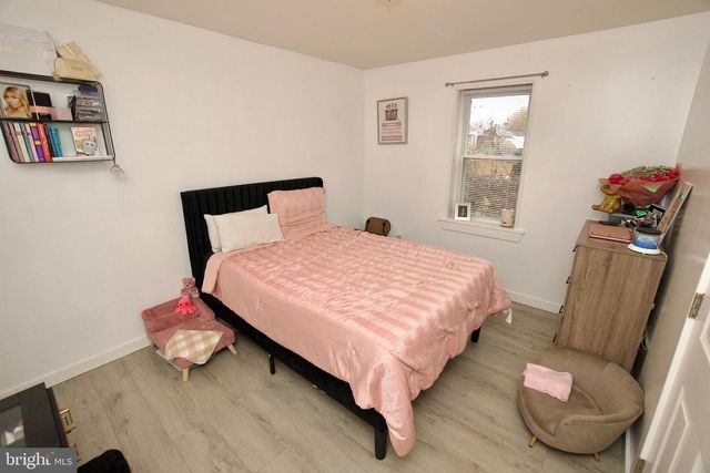 907 BATH RD, Bristol, PA 19007