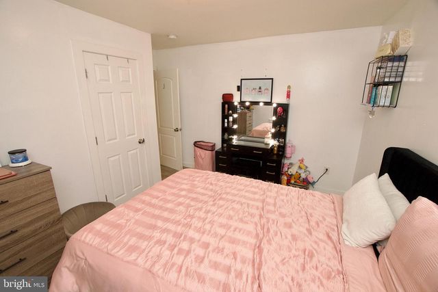 907 BATH RD, Bristol, PA 19007