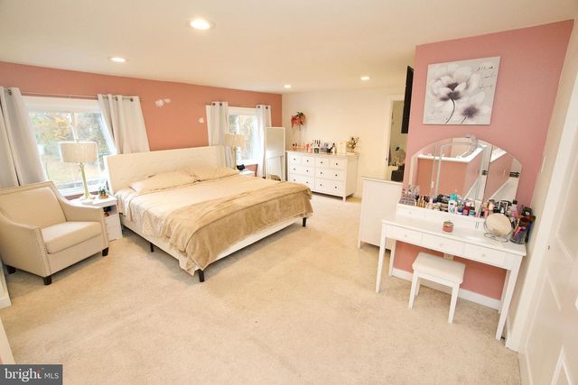 907 BATH RD, Bristol, PA 19007