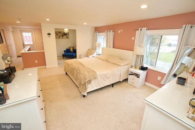 907 BATH RD, Bristol, PA 19007