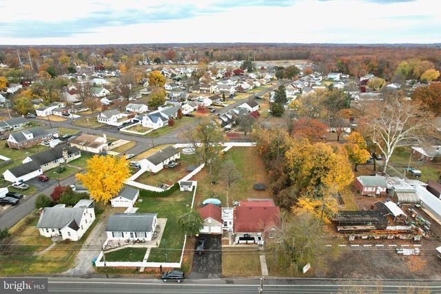 907 BATH RD, Bristol, PA 19007