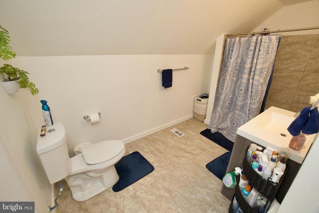 907 BATH RD, Bristol, PA 19007