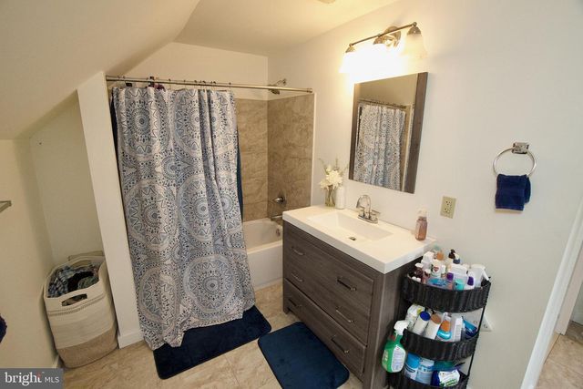 907 BATH RD, Bristol, PA 19007