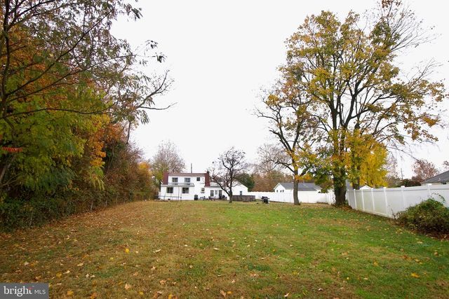 907 BATH RD, Bristol, PA 19007