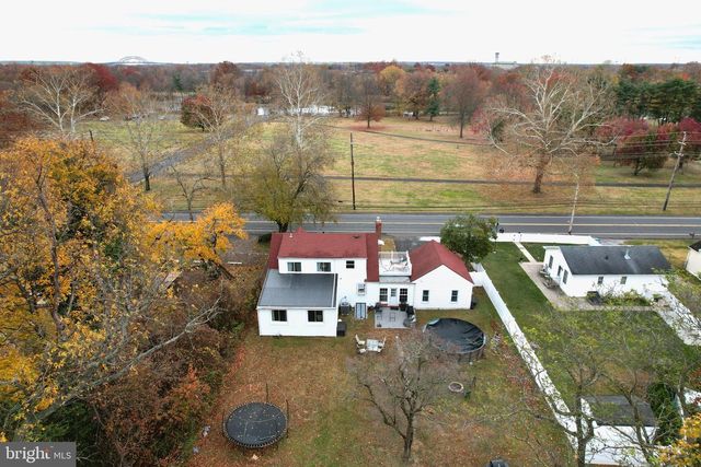 907 BATH RD, Bristol, PA 19007