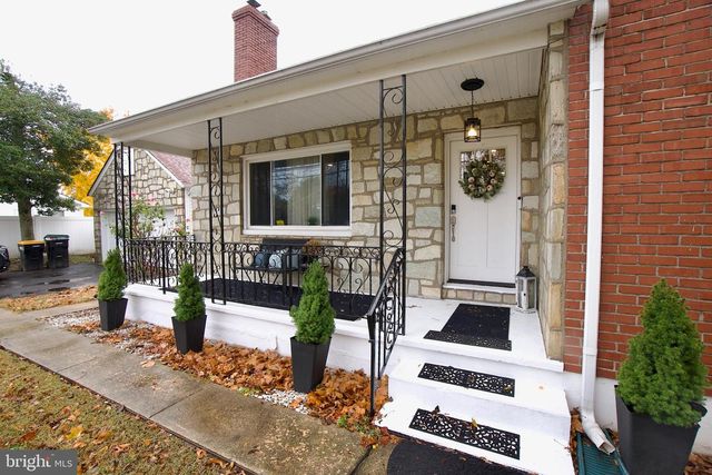 907 BATH RD, Bristol, PA 19007