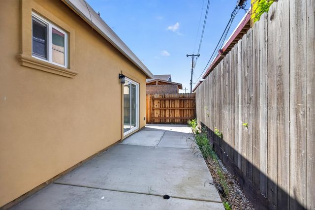 5960 Cortes Ct, Sacramento, CA 95824