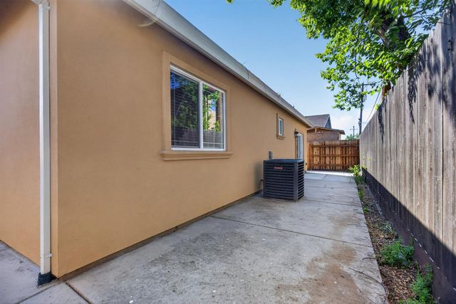 5960 Cortes Ct, Sacramento, CA 95824