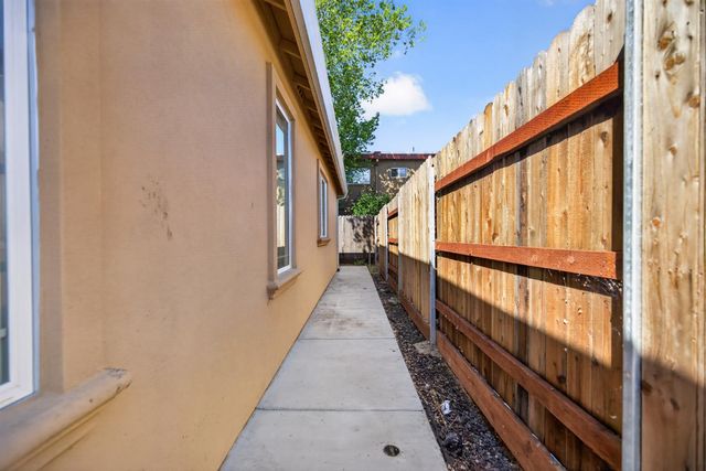 5960 Cortes Ct, Sacramento, CA 95824