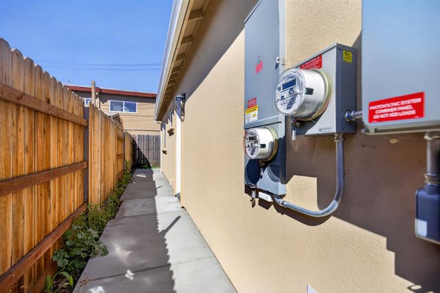 5960 Cortes Ct, Sacramento, CA 95824